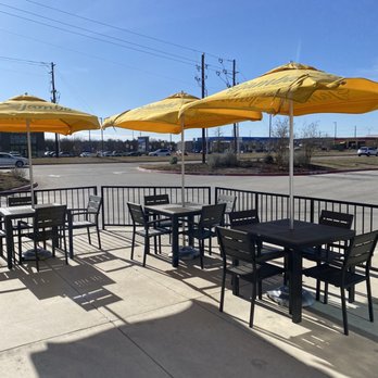 Jamba - If it wasn't so cold out....nice sitting area outside and inside - Juice Bars & Smoothies Near Me - Fort Worth, Texas