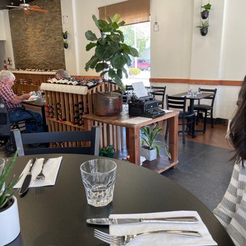 Amapola Kitchen and Wine Merchant - Restaurant - Beer, Wine & Spirits Near Me - Salinas, California