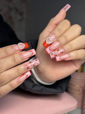Lovely nail ♡ 💅 Bloom with every move 🌺✨ A timeless pink sparkle paired