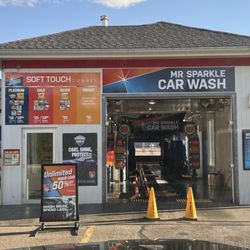 Mr Sparkle Car Wash - Closed at 4:40pm and no one to be found.