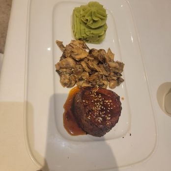 Wild Mango - Grilled Beef Tenderloin - Asian Fusion Near Me - Lyndhurst, Ohio