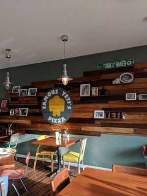 Famous Yeti's Pizza by null