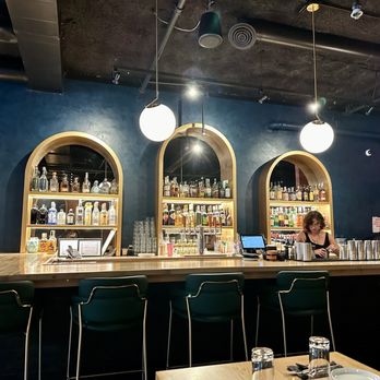 Basant Modern Indian - Bar area - Indian Near Me - Chicago, Illinois