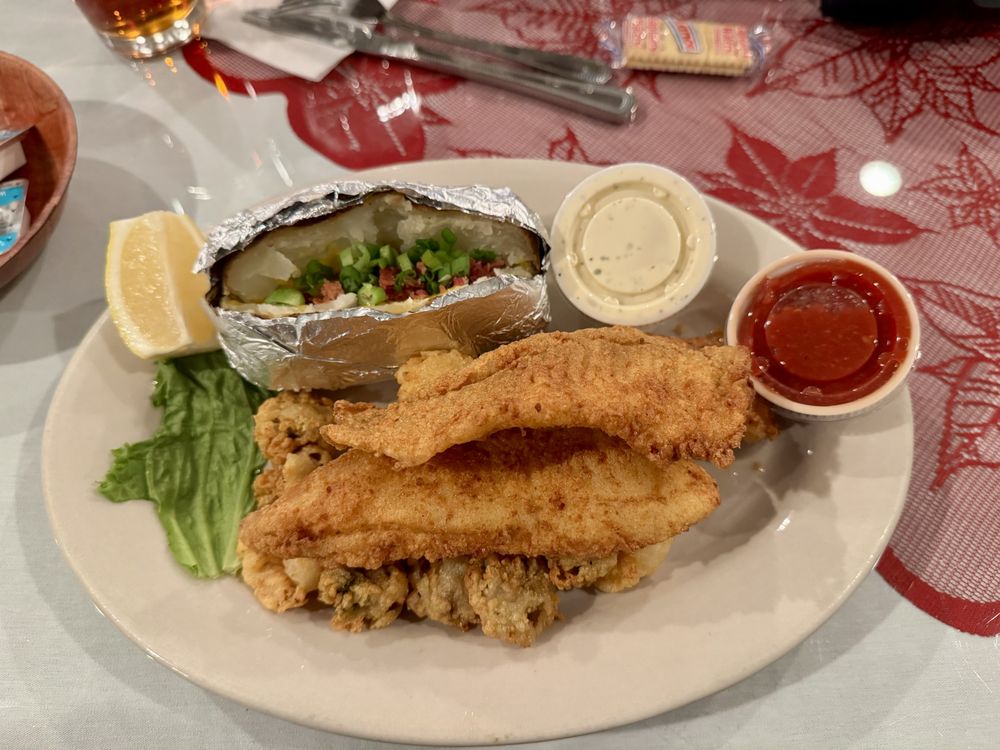 Captain's Quarters Logo