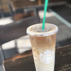 Starbucks - Iced Caramel Macchiato