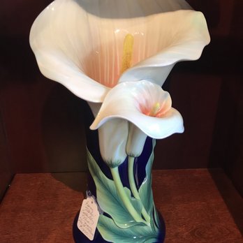 Ganz Klasse - a white flower in a blue vase - Specialty Food Near Me - Leavenworth, Washington Ganz Klasse - a white flower in a blue vase - Specialty Food Near Me - Leavenworth, Washington