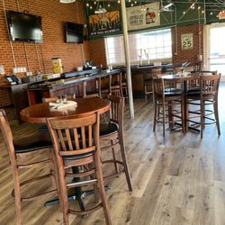 Oscar’s Alehouse - Patio bar for events or when it gets busy