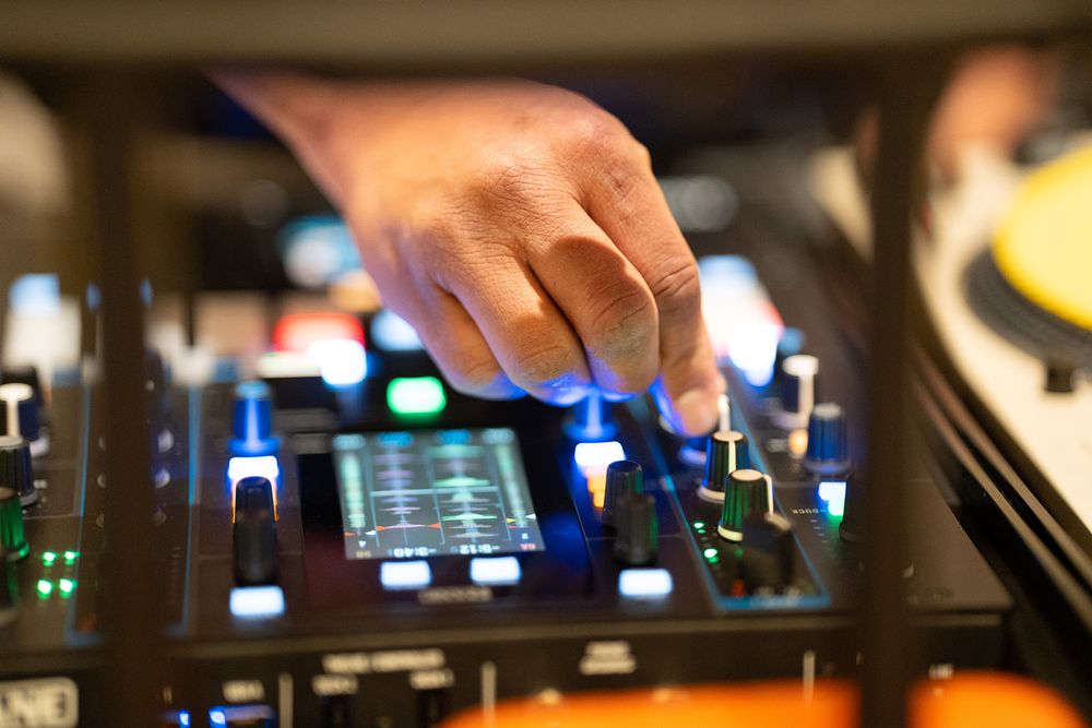 Dj Geff Services Logo