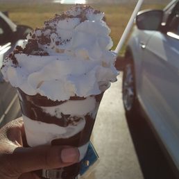 Mudslide w/oreos, fudge and whipped cream topped with a cherry...yum! Mudslide w/oreos, fudge and whipped cream topped with a cherry...yum!
