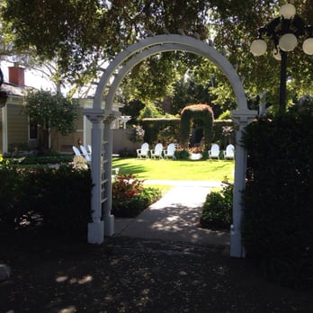 Upham Hotel - Garden area - Hotels Near Me - Santa Barbara, California Upham Hotel - Garden area - Hotels Near Me - Santa Barbara, California
