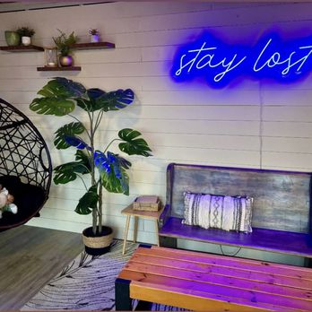 Get Lost - Adorable shed sitting area! Very cozy! - Desserts Near Me - Virginia Beach, Virginia