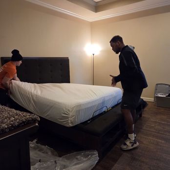 Einstein Moving Company - Garland - Our fantastic movers assembling and unpacking. - Movers Near Me - Garland, Texas Einstein Moving Company - Garland - Our fantastic movers assembling and unpacking. - Movers Near Me - Garland, Texas