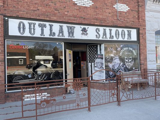 Outlaw Saloon