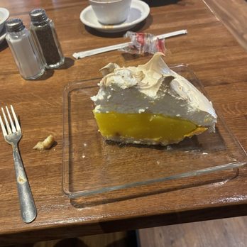 Gateway Family Diner - Lemon pie - Diners Near Me - Gettysburg, Pennsylvania Gateway Family Diner - Lemon pie - Diners Near Me - Gettysburg, Pennsylvania