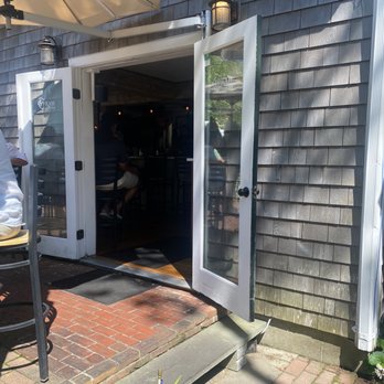 19 Raw - Seafood Near Me - Edgartown, Massachusetts