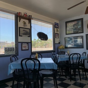 Mel's Diner - Inside the dinner - American Near Me - Beatty, Nevada