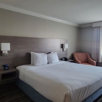 Solara Inn and Suites - King - Hotels Near Me - Anaheim, California