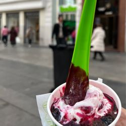 Llaollao - Small yogurt (too sweet)