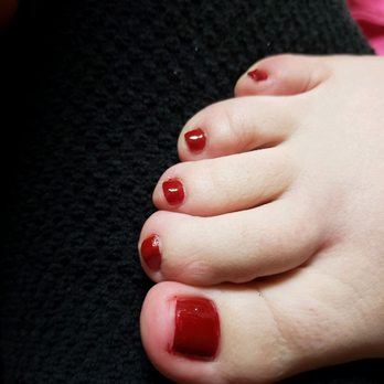 DaVi Nails - Paint on uneven nails and cuticle nightmare. Where did they get trained? Where's the instrument sanitizer? - Nail Salons Near Me - Williston, North Dakota