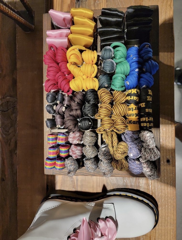 MARTENS MALL OF AMERICA Updated May 2024 17 Photos 138 N Garden