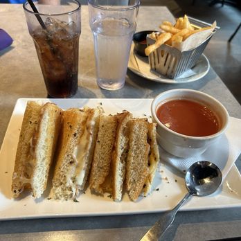 Ithaca Ale House - Grilled Cheese & tomato soup - New American Near Me - Ithaca, New York Ithaca Ale House - Grilled Cheese & tomato soup - New American Near Me - Ithaca, New York