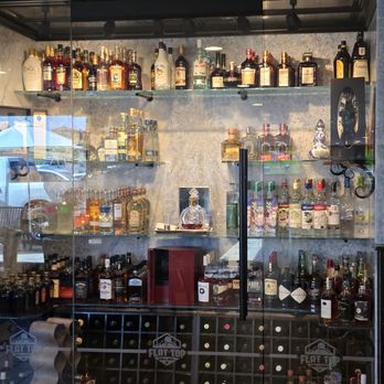Flat Top Bar and Grill - Top Shelf alcohol and service - Pubs Near Me - Riverside, California