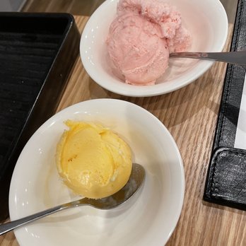 IPOT - Vanilla and strawberry ice cream - Hot Pot Near Me - San Francisco, California IPOT - Vanilla and strawberry ice cream - Hot Pot Near Me - San Francisco, California