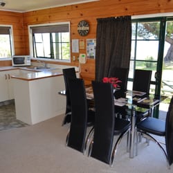 Cedarwood Lakeside Motel - Lakefront 2 bedroom unit - 50 metres from the lake edge, with own deck area & picnic table