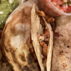 Restaurante Girasol - Shrimp quesadilla with refríed beans and guacamole