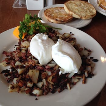 Tre Kronor - Corned beed hash w/ poached eggs & an english muffin - Breakfast & Brunch Near Me - Chicago, Illinois Tre Kronor - Corned beed hash w/ poached eggs & an english muffin - Breakfast & Brunch Near Me - Chicago, Illinois