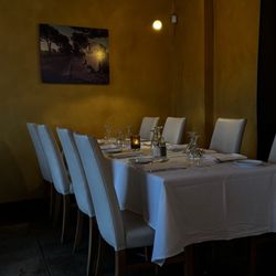 Luna Rossa - Dining area