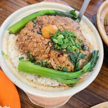 Alice’s Kitchen - Salted egg pork claypot - Noodles Near Me - Temple City, California Alice’s Kitchen - Salted egg pork claypot - Noodles Near Me - Temple City, California