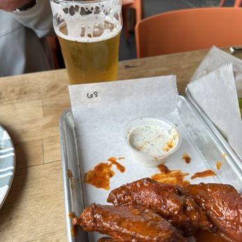 Thunderbolt Pizza - Buffalo wings & West coast IPA - Pizza Near Me - Long Beach, California