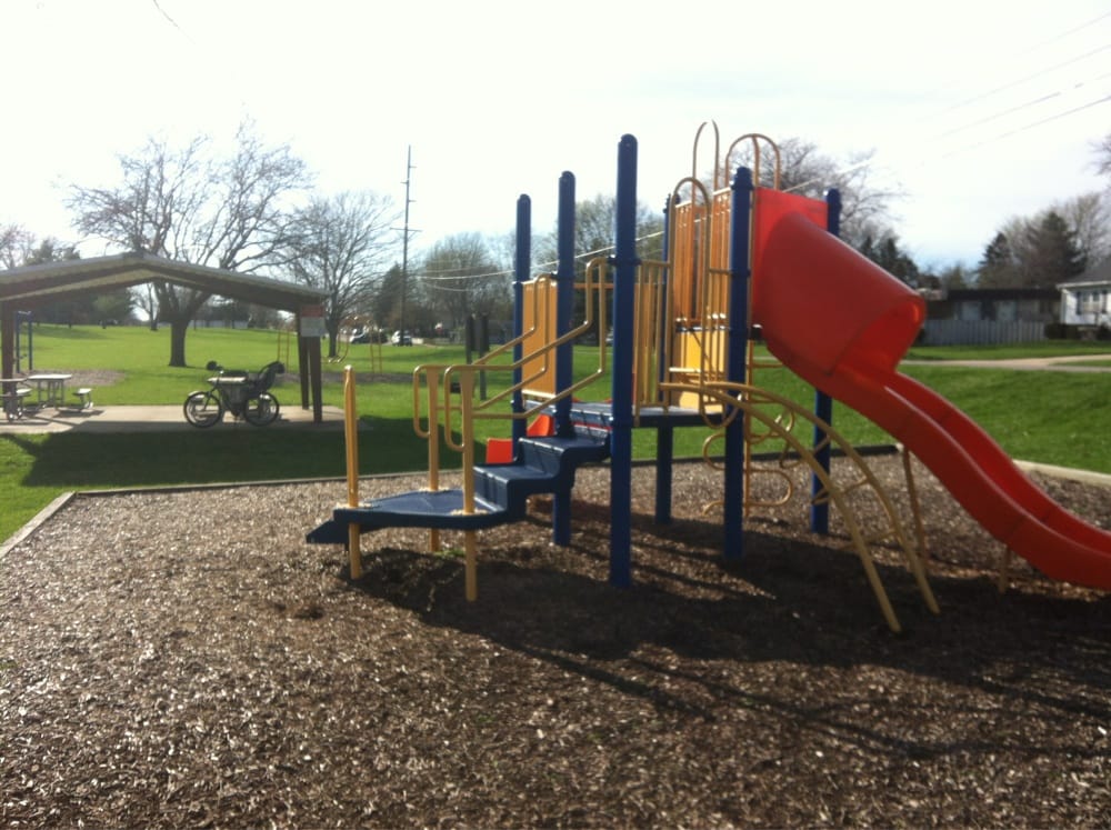 Holmes Park Logo