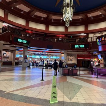 Cinemark Orlando and XD - Cinema Near Me - Orlando, Florida