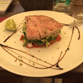 El Pirata - Tina Steak with Roket and Avocado: great! - Spanish Near Me - Puerto de Sóller, PM