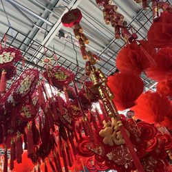 Ba Mien Seafood Market - Lunar new year lanterns 1/2025