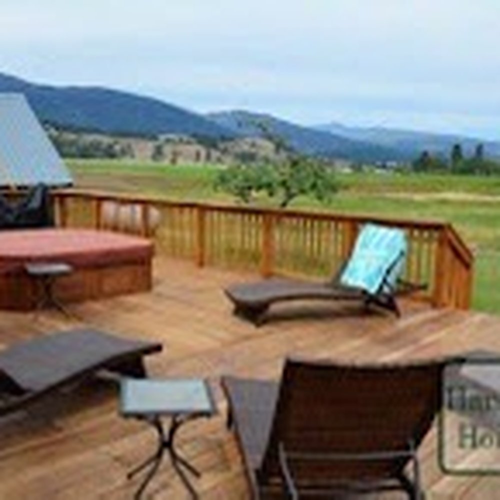 Hannon House - Hot tub area - Vacation Rentals Near Me - Darby, Montana