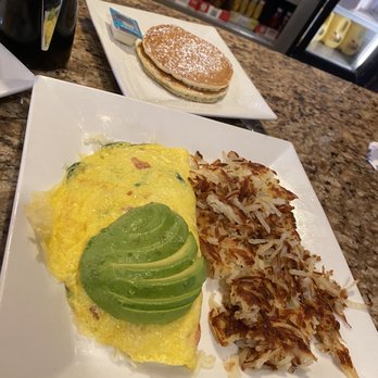 Eddie's Diner - CYO omelette with tomatoes, green peppers & avocado (extra) - Breakfast & Brunch Near Me - Plano, Texas