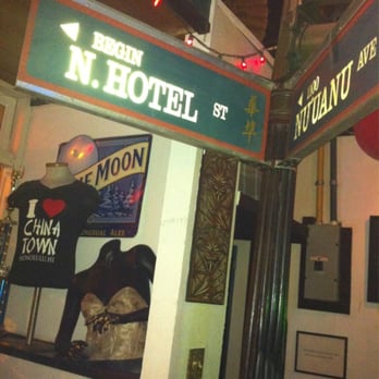 Hanks Cafe Honolulu - Dive Bars Near Me - Honolulu, Hawaii