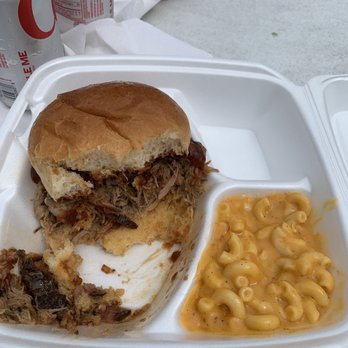 Snooties BBQ - Pulled pork, not my fav mac n cheese though - Food Trucks Near Me - Sandusky, Ohio Snooties BBQ - Pulled pork, not my fav mac n cheese though - Food Trucks Near Me - Sandusky, Ohio