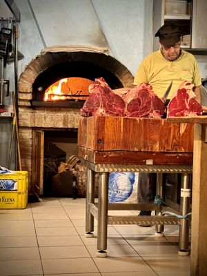 OSTERIA ACQUACHETA dal giovedì al lunedì pranzo e cena necessaria la prenotazione L'OSTESSA E L'OSTE AUGURANO BUONA VITA by null