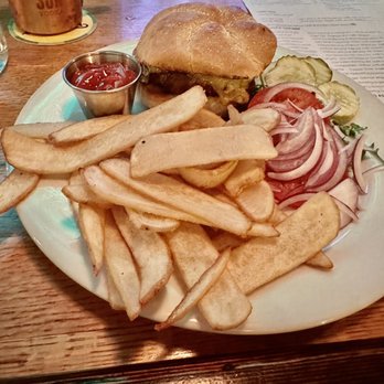 Stella's - 8oz Wagyu Burger - New American Near Me - De Pere, Wisconsin