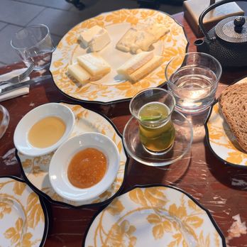 Gucci Giardino 25 - Cocktails and Cheese! - Bars Near Me Gucci Giardino 25 - Cocktails and Cheese! - Bars Near Me