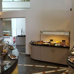 Sheraton Offenbach Hotel - Leckere Buffetauswahl zum Brunch am Sonntag und stets aufgefüllt