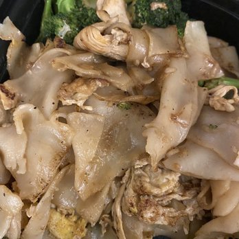 Twisted Noodles - P4. Pad See Ew - Thai Near Me - Chapel Hill, North Carolina