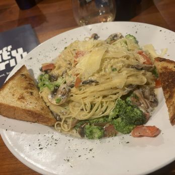 Bluff City Grill - Angel Hair Pasta with Alfredo - American Near Me - Alton, Illinois