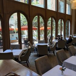 Mary Cassatt Tea Room - Decor
