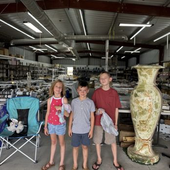 Quartzsite Gem and Jewelry - Family friendly - Gemstones & Minerals Near Me - Quartzsite, Arizona Quartzsite Gem and Jewelry - Family friendly - Gemstones & Minerals Near Me - Quartzsite, Arizona