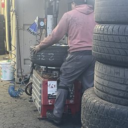 Separating rim from tire. Separating rim from tire.